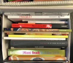 ART CATALOGUES: two boxes of modern, post-modern and contemporary art catalogues including Willem de