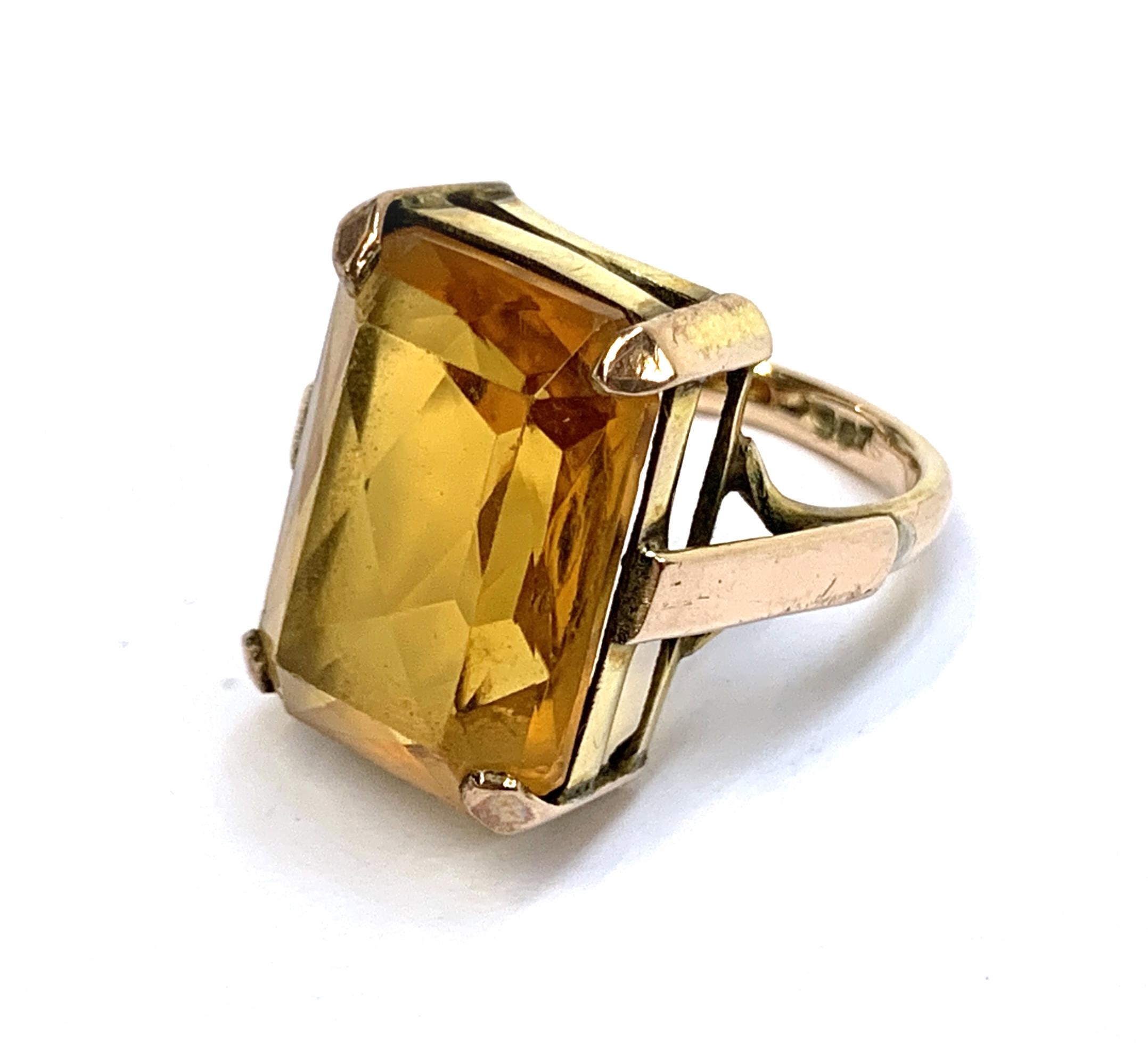 A 9ct gold and citrine paste cocktail ring, size M 1/2, 6.7g