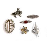 A small lot of jewellery to include 925 silver and amber cabochon Arts and Crafts style brooch 4.