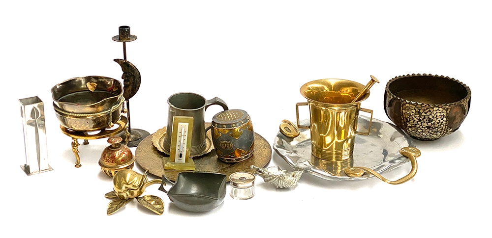 A mixed lot of metal items to include brass mortar and pestle, engraved chargers, apple, pewter