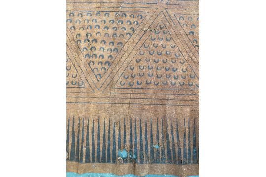 A large 19th/early 20th century Polynesian tapa bark cloth, likely a Fijian Masi Kuvui, zig-zag - Image 2 of 4