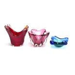 A red art glass splash vase, 16.5cmH, together with a cranberry glass bowl and a blue bubble glass
