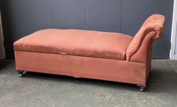 A chaise longue with hinged seat, 153cmL
