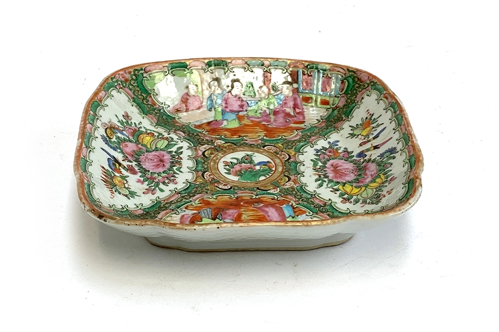 A Chinese famille rose dish of square form, four panels depicting court scenes and flora surrounding - Image 3 of 9