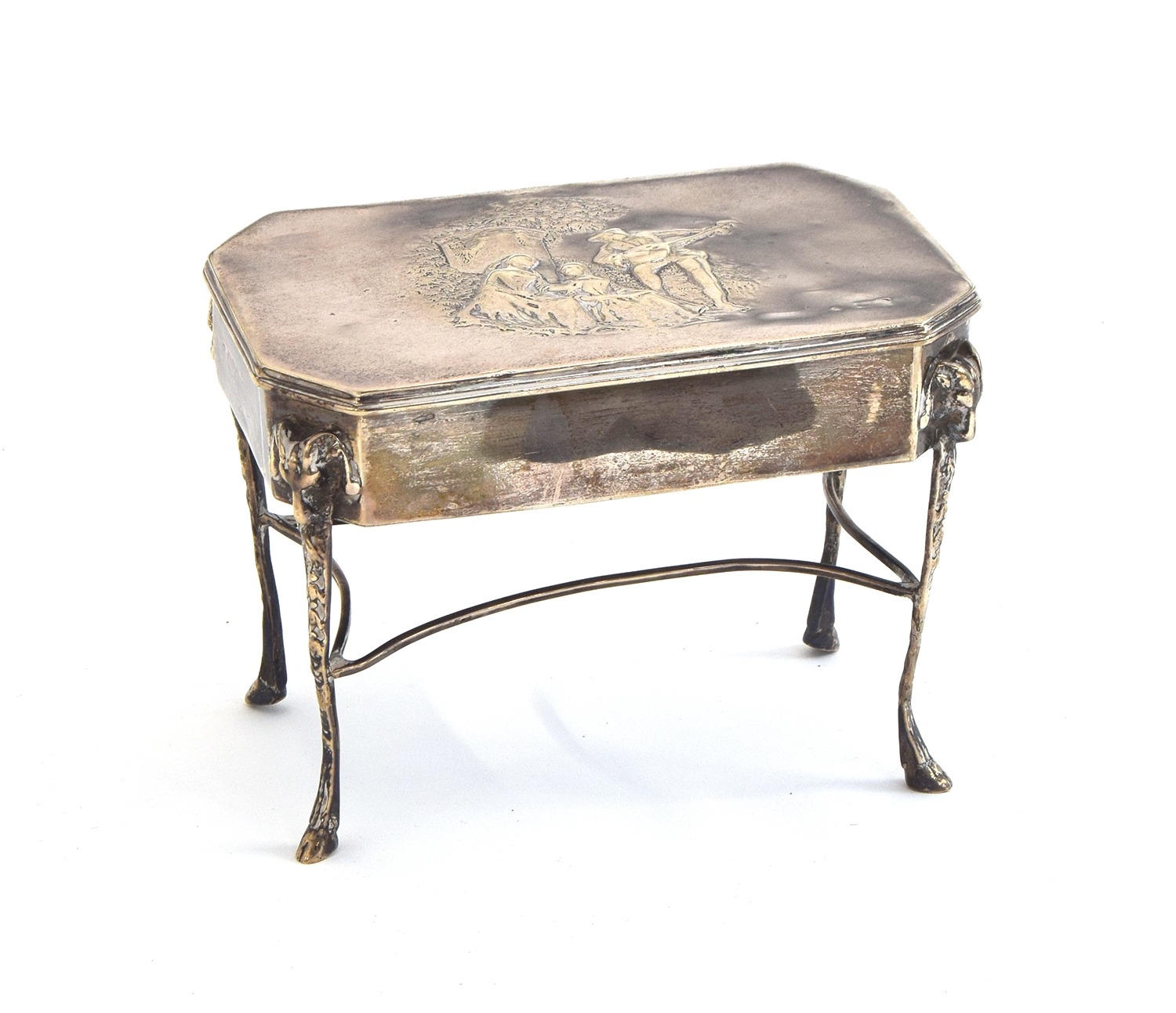 A silver jewellery box, possibly by Henry Matthews, the hinged top chased with medieval scene, - Image 2 of 3