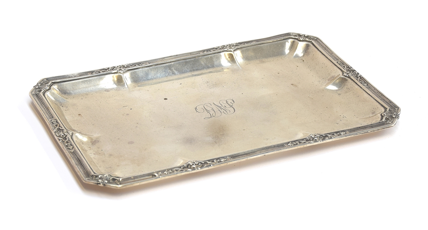 A rectangular silver pin dish, with French guarantee mark, 22cm wide, 15cm deep, 6.7ozt