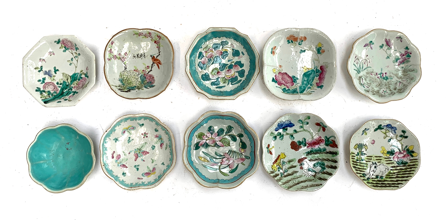 A collection of ten late 19th/early 20th century Chinese famille rose dishes, various designs - Bild 2 aus 12
