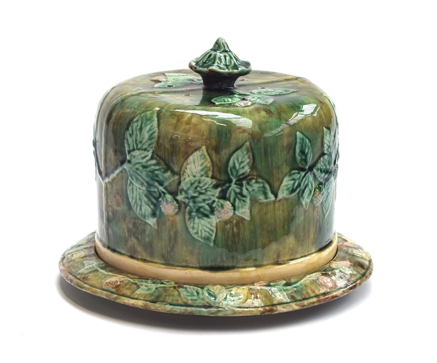 A 19th century majolica cheese cloche with leaf and berry design, 23cm high, 29cm diameter - Image 2 of 5