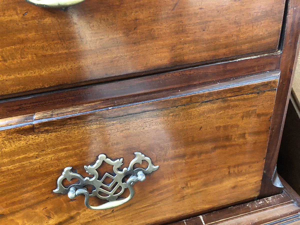 A George III chest on chest, dentil cornice over two short and three long drawers flanked by - Image 9 of 10