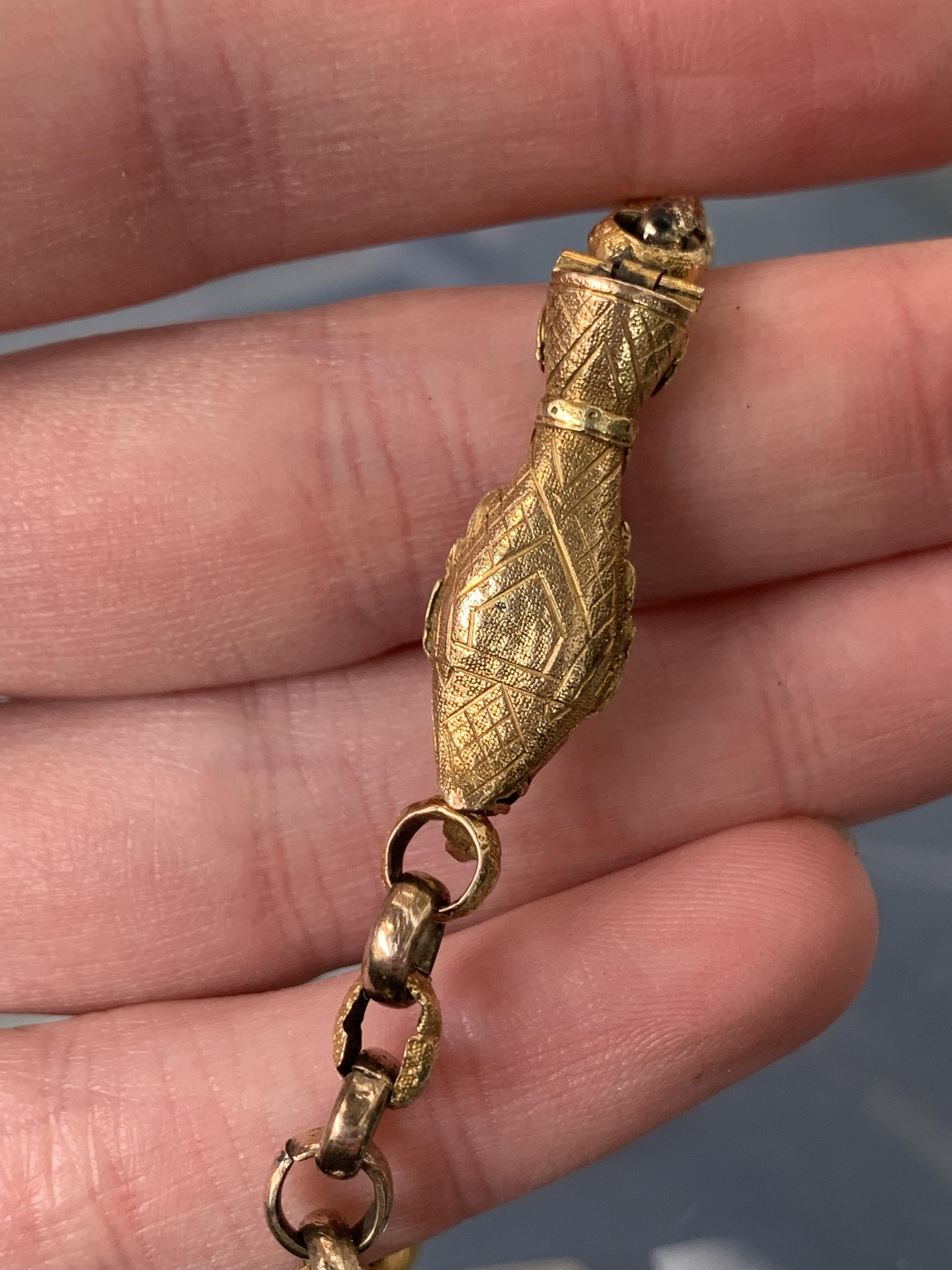 A Georgian gold bracelet with a well modelled serpent or snake clasp, 2.8cm long, the belcher links - Image 5 of 11