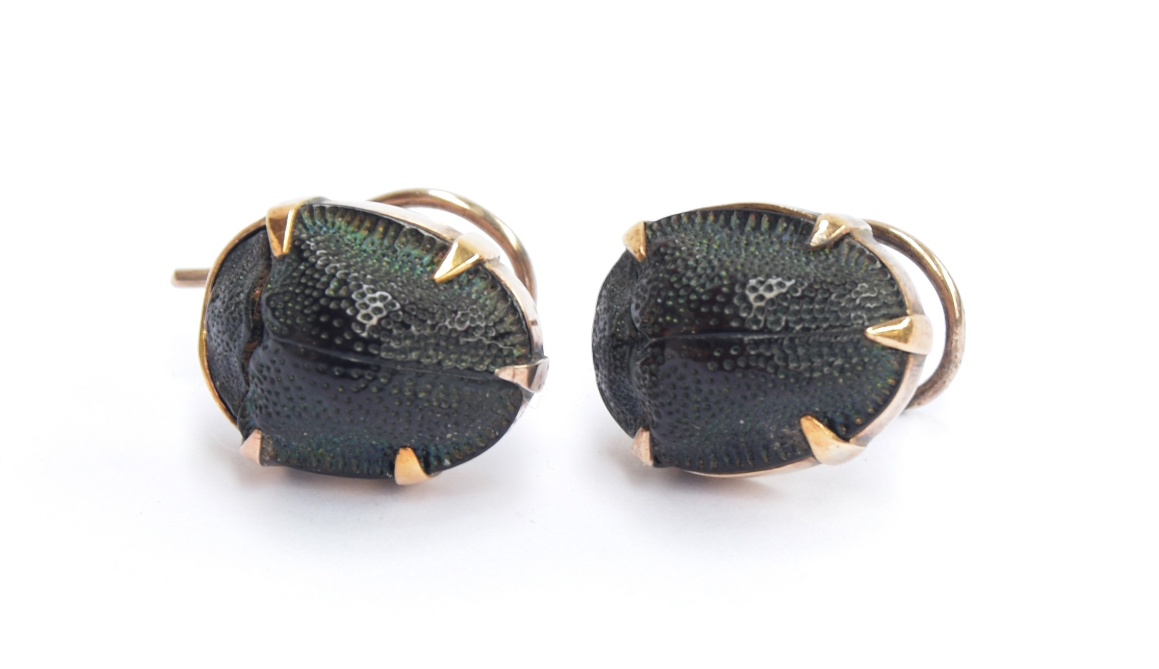 A pair of Victorian gold mounted scarab beetle earrings, each 1.5cm long, 2.3g - Image 2 of 4