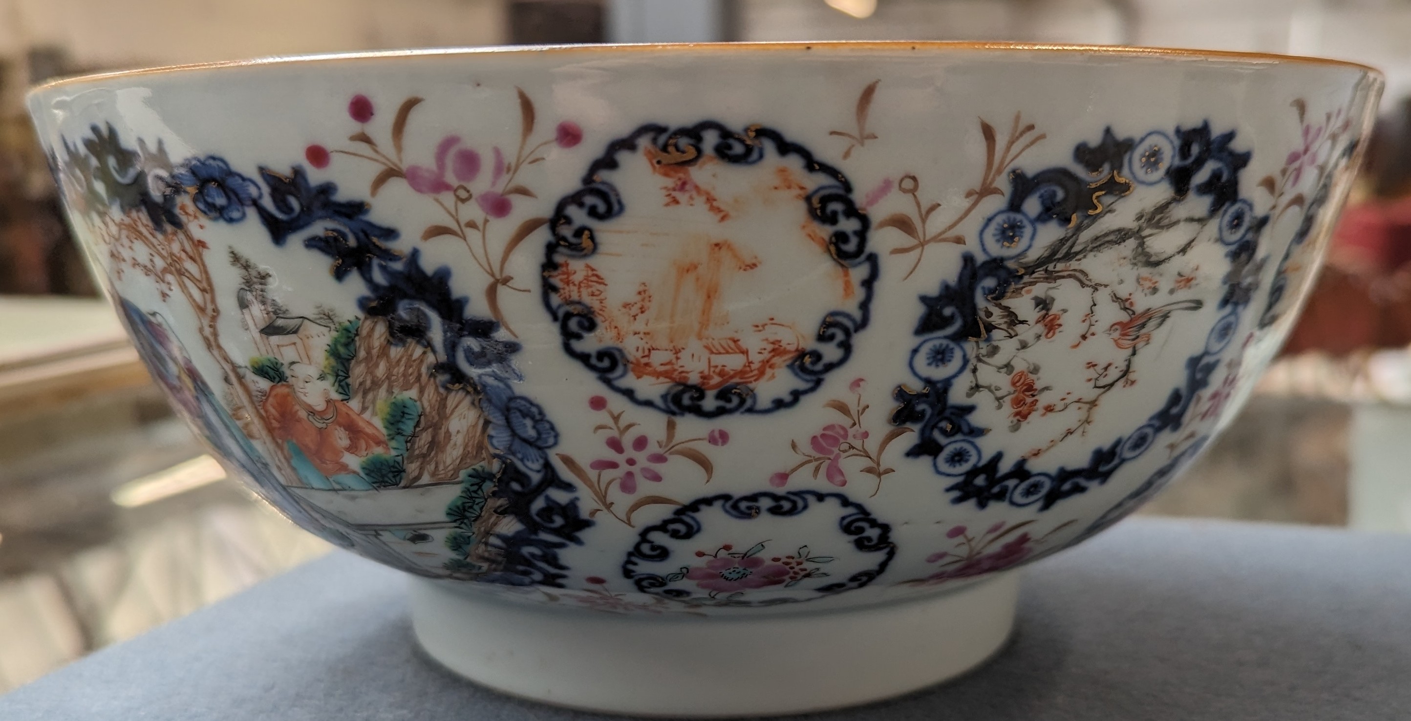 A 19th century Chinese bowl, painted with garden scenes, heightened in gilt, 23.5cm diameter - Image 4 of 6