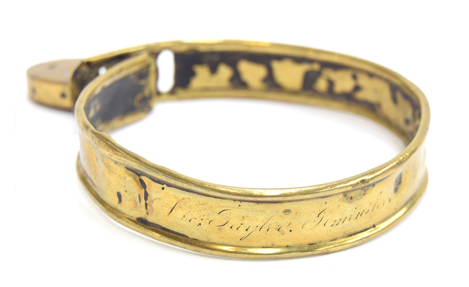 A small George III brass dog collar with padlock, faintly engraved Sir Taylor Ilminster (?), 8cm - Image 3 of 3