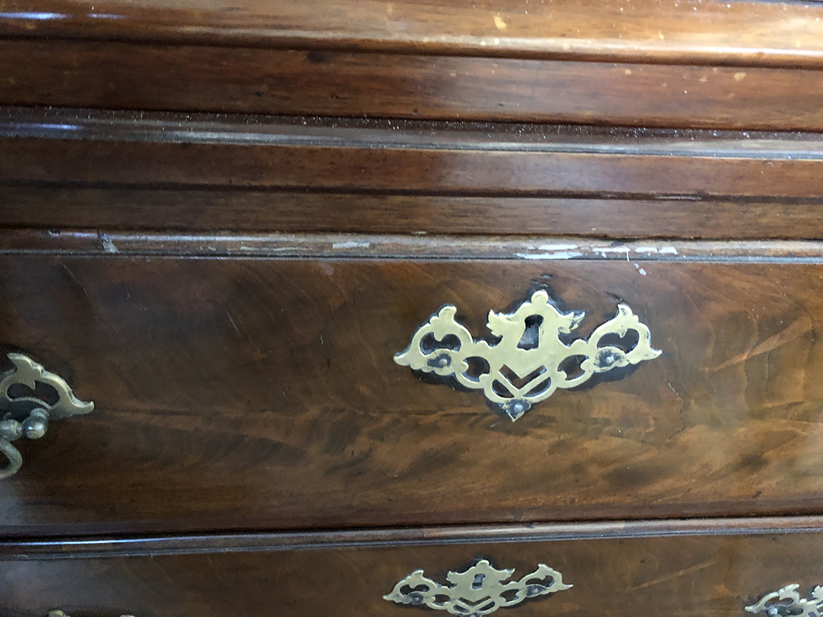 A George III chest on chest, dentil cornice over two short and three long drawers flanked by - Image 10 of 10