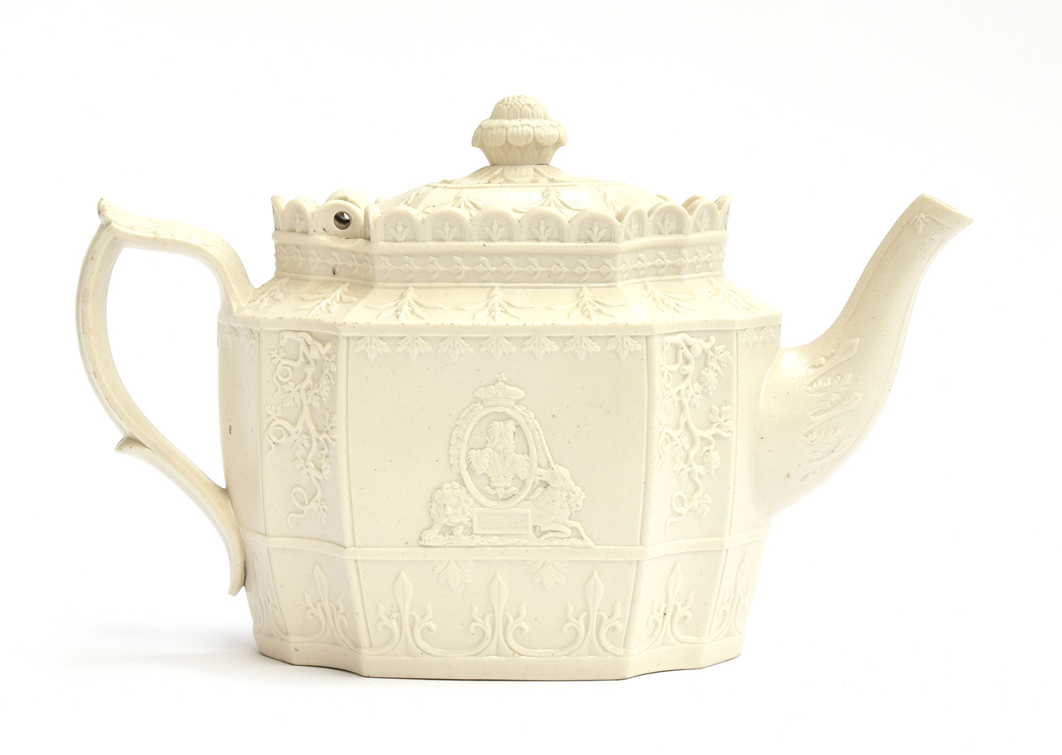 An early 19th century Castleford teapot, feldspathic stoneware, with hinged lid, decorated with - Image 4 of 9