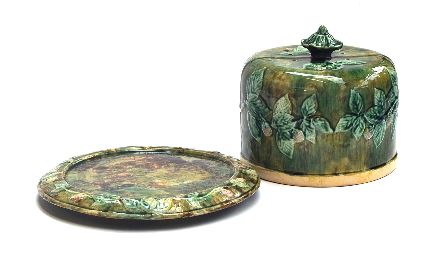 A 19th century majolica cheese cloche with leaf and berry design, 23cm high, 29cm diameter - Image 3 of 5