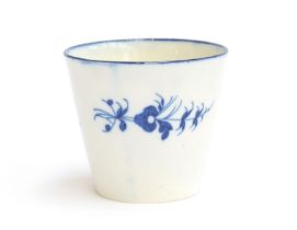 An 18th century Caughley beaker, painted in underglaze blue with Chantilly Sprigs below a blue