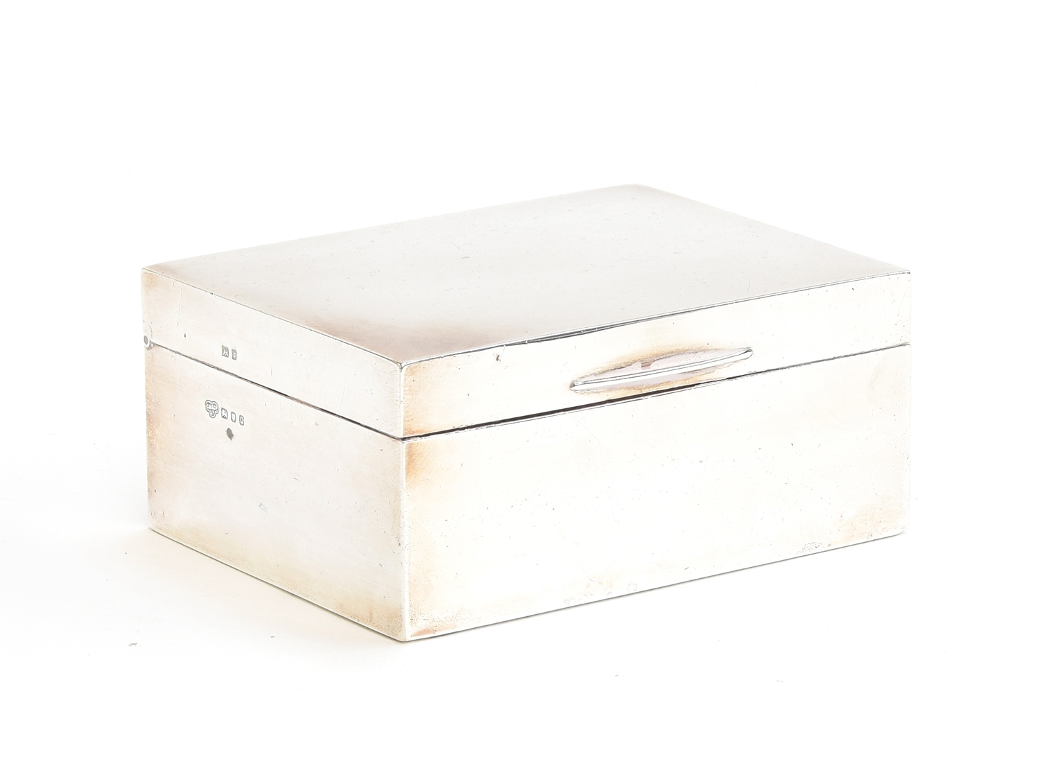 A George VI silver cigarette box by Goldsmiths & Silversmiths Co Ltd, London 1950, 11.3cm wide, 8.