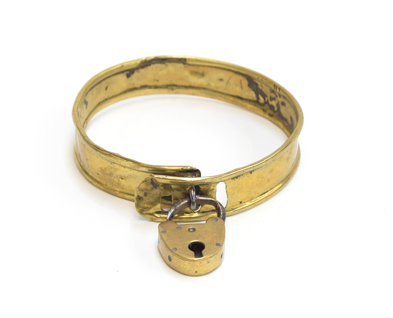 A small George III brass dog collar with padlock, faintly engraved Sir Taylor Ilminster (?), 8cm - Image 2 of 3