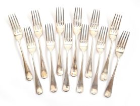 A set of twelve Old English pattern dessert forks by Elkington & Co Ltd, Birmingham 1901, 20ozt