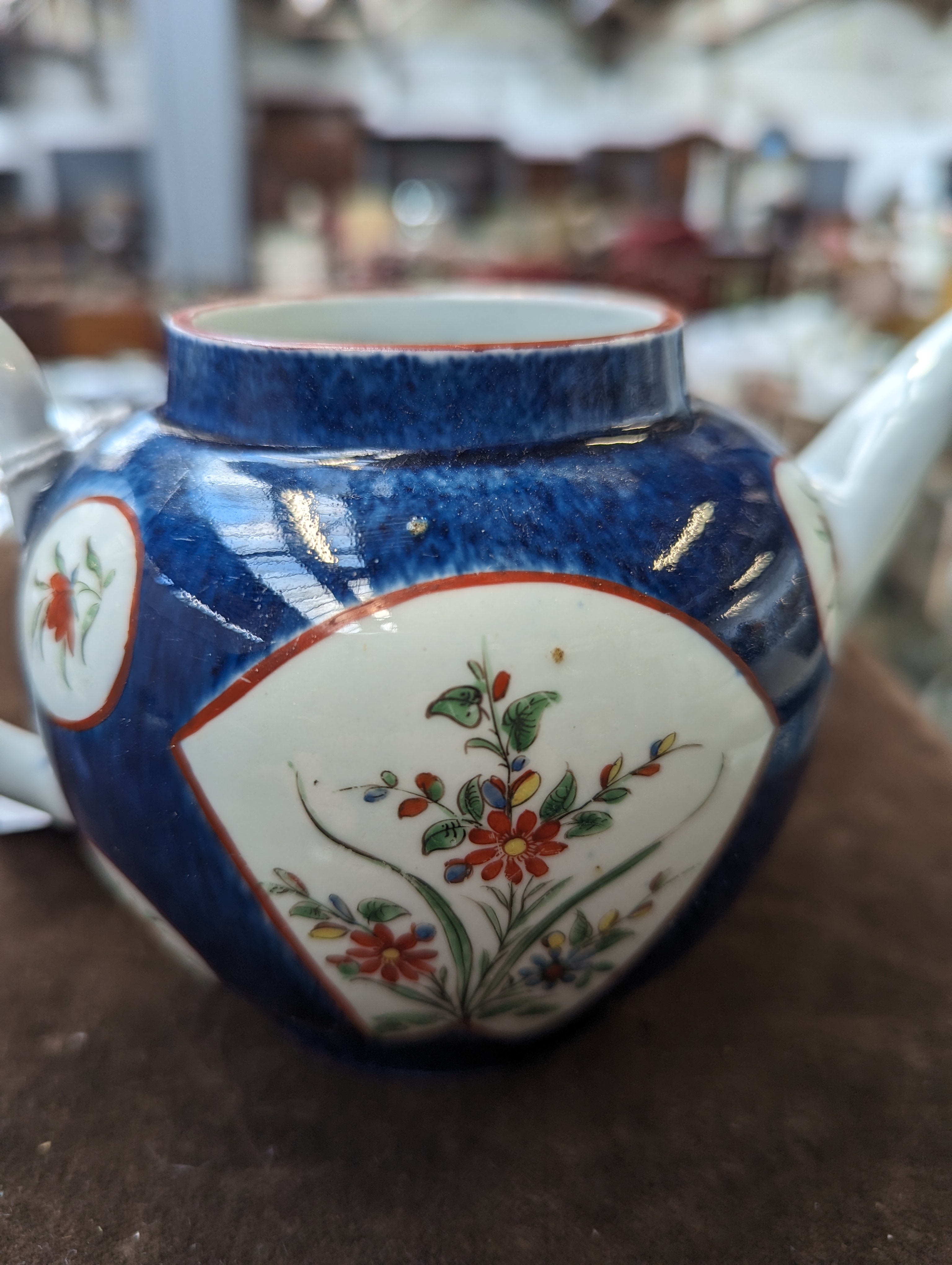 A Worcester powder blue ground porcelain teapot and cover in Kakiemon style c. 1765, With acorn - Image 3 of 6