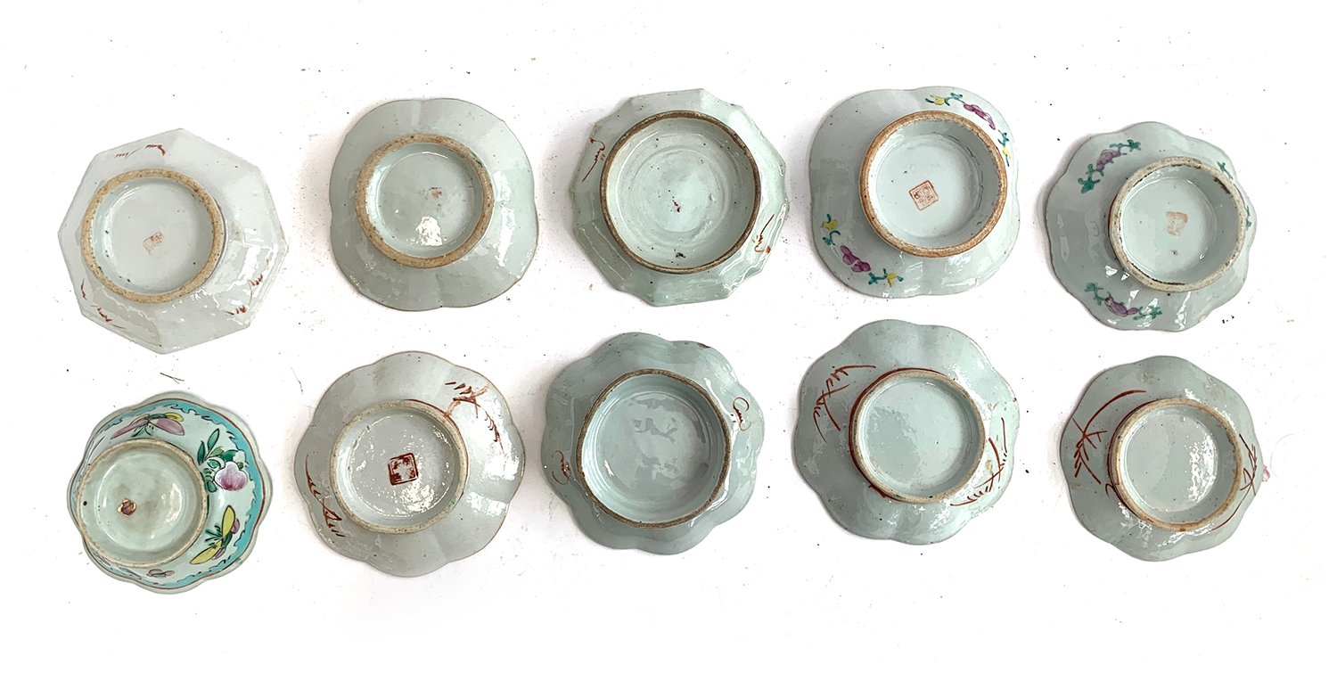A collection of ten late 19th/early 20th century Chinese famille rose dishes, various designs - Bild 3 aus 12