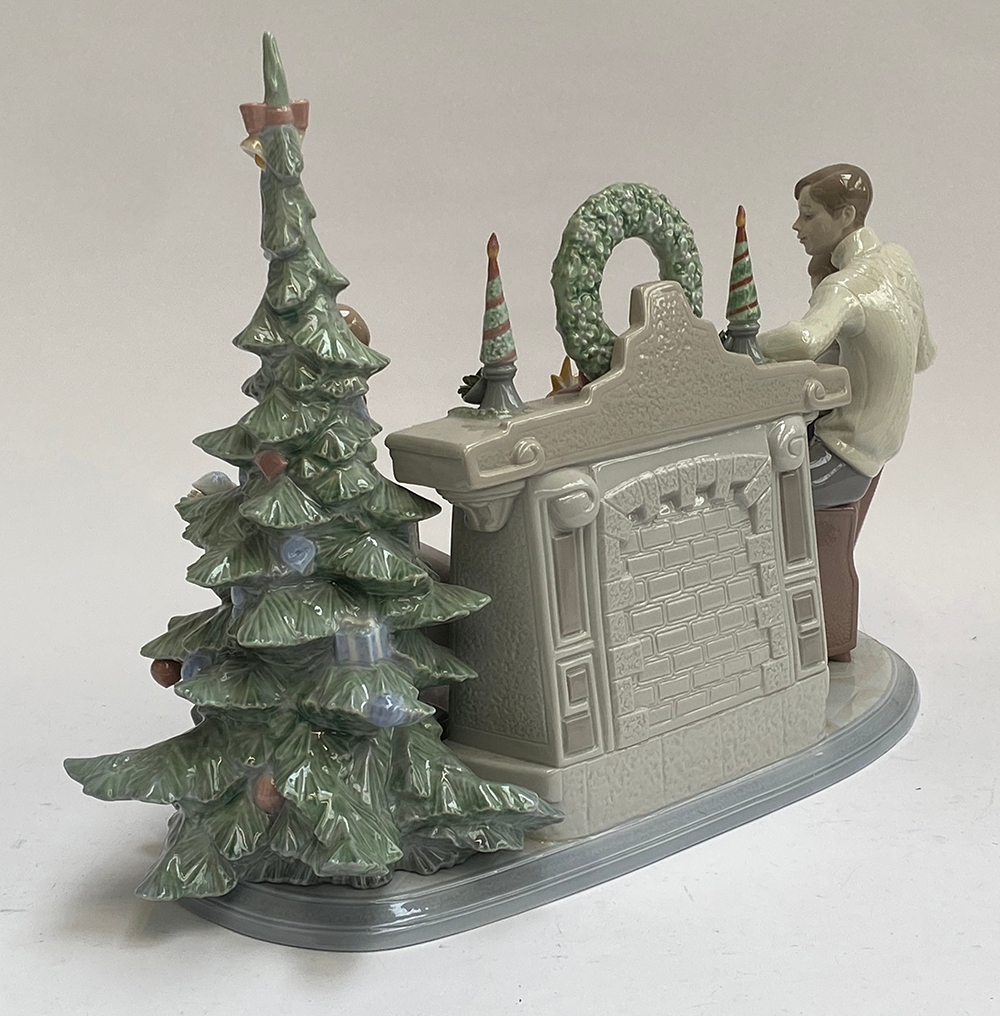 A Lladro figure group, 'Family Christmas', numbered 372/750, sculpted by Francisco Polope, decorated - Image 3 of 5