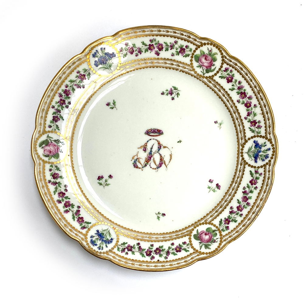 A late 18th century French Clignancourt porcelain plate, florally monogrammed 'B' above a gilt