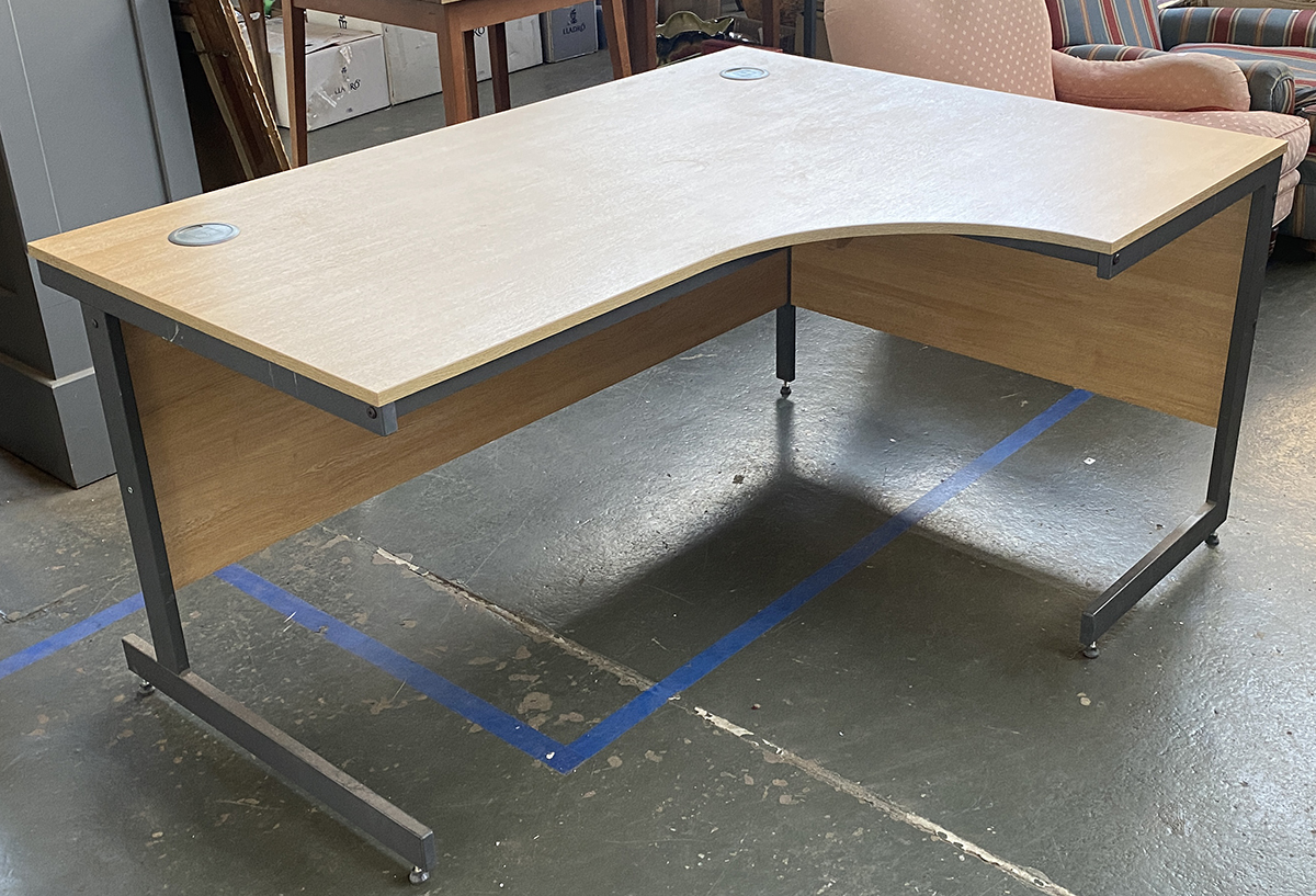 A large office desk, 153x115x74cm