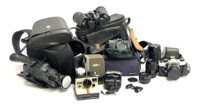 A mixed lot of photographic equipment and cameras to include Tessar 2.8 50mm Karl Zeiss lens;