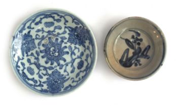 A small Chinese blue and white Tek Sing Cargo style dish, 10.2cm diameter; together with a small