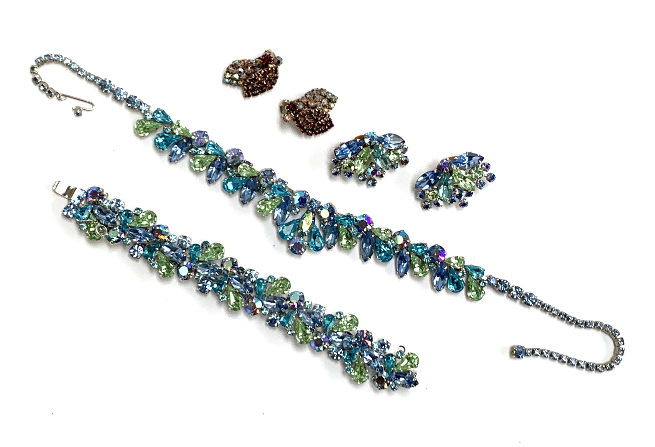 A Weiss set of Aurora Borealis crystal clip on earrings, bracelet and necklace; together with a - Image 4 of 4