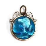 A 9ct gold mounted foiled blue glass cabochon pendant, 2.2cmD