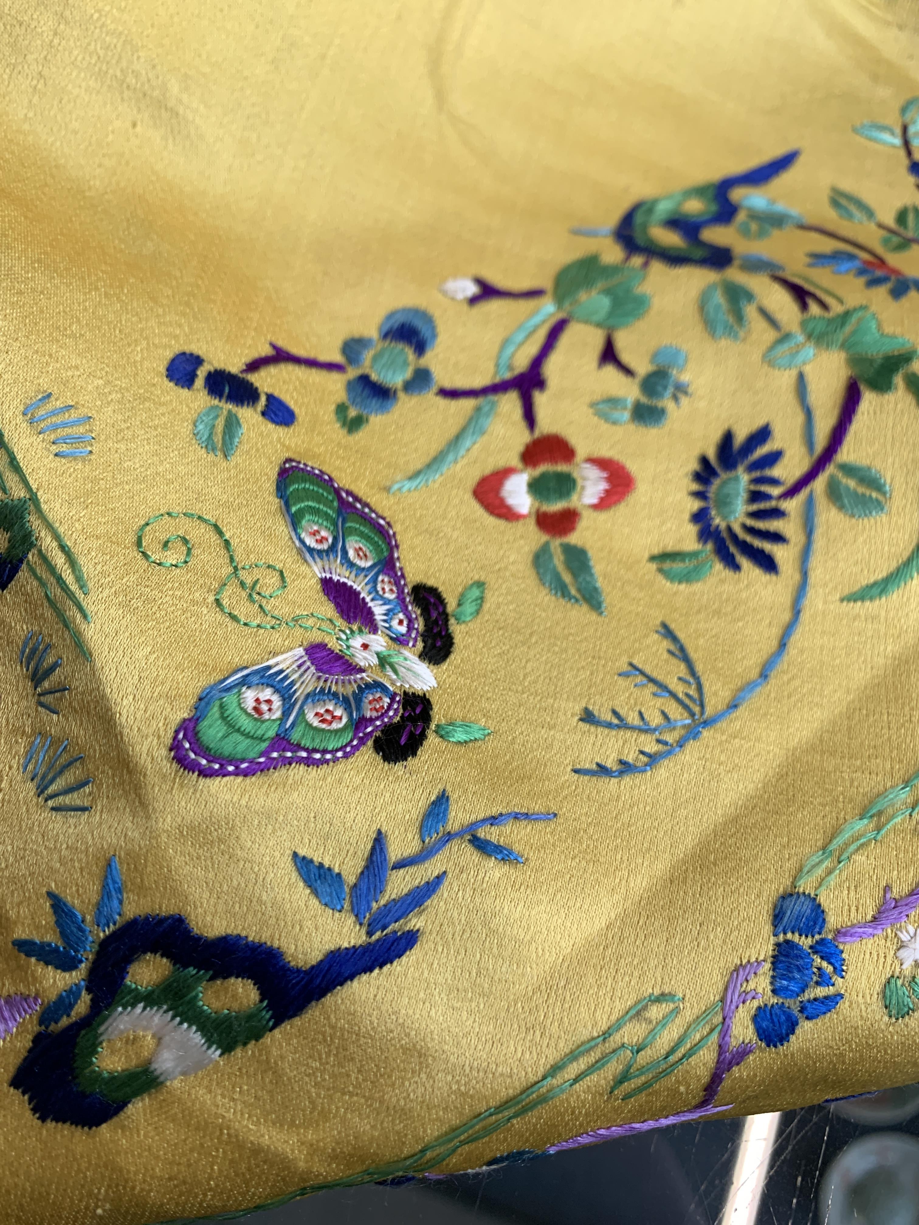 A collection of good Chinese silk embroidery, to include a late 19th/early 20th century uncut - Image 12 of 12