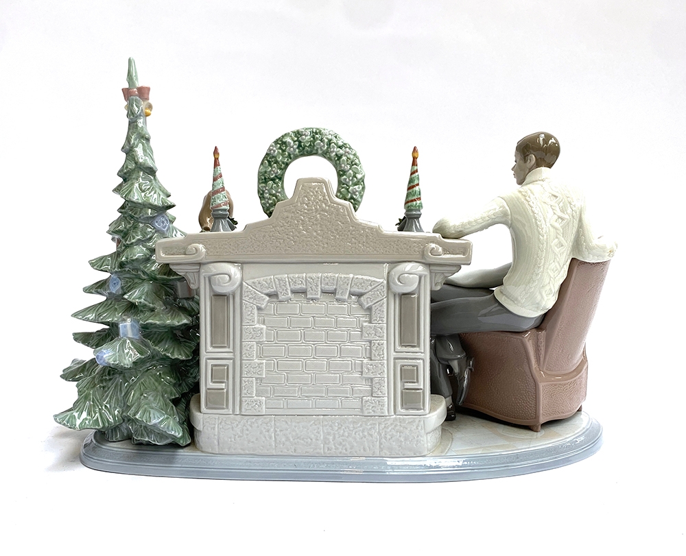 A Lladro figure group, 'Family Christmas', numbered 372/750, sculpted by Francisco Polope, decorated - Image 4 of 5