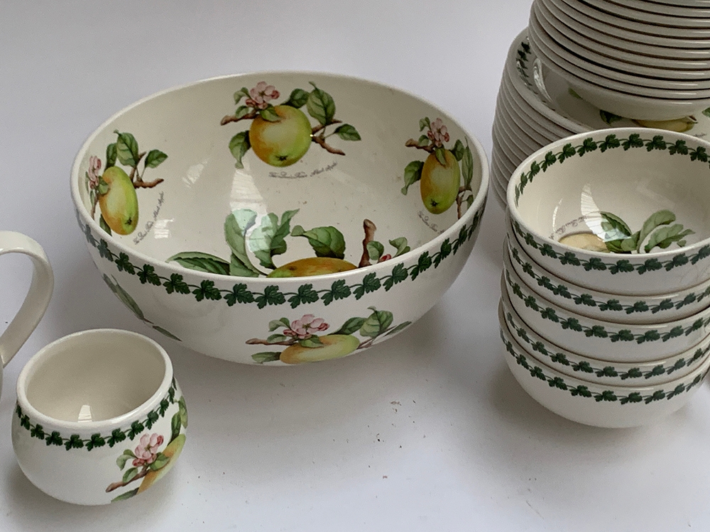 A Portmeirion 'Apple Harvest' part breakfast service to include teapot, fruitbowl, sugar bowl, bowls - Image 2 of 3