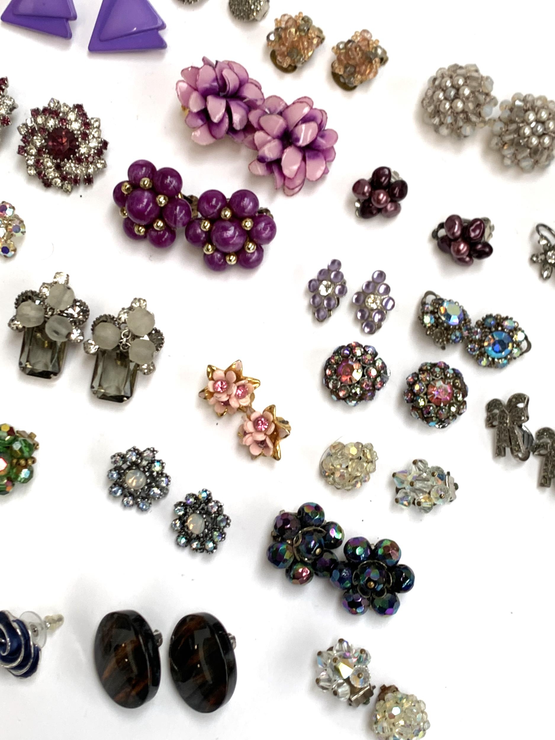 A quantity of costume clip on earrings, some purple and green tone, aurora borealis crystal etc - Image 4 of 4