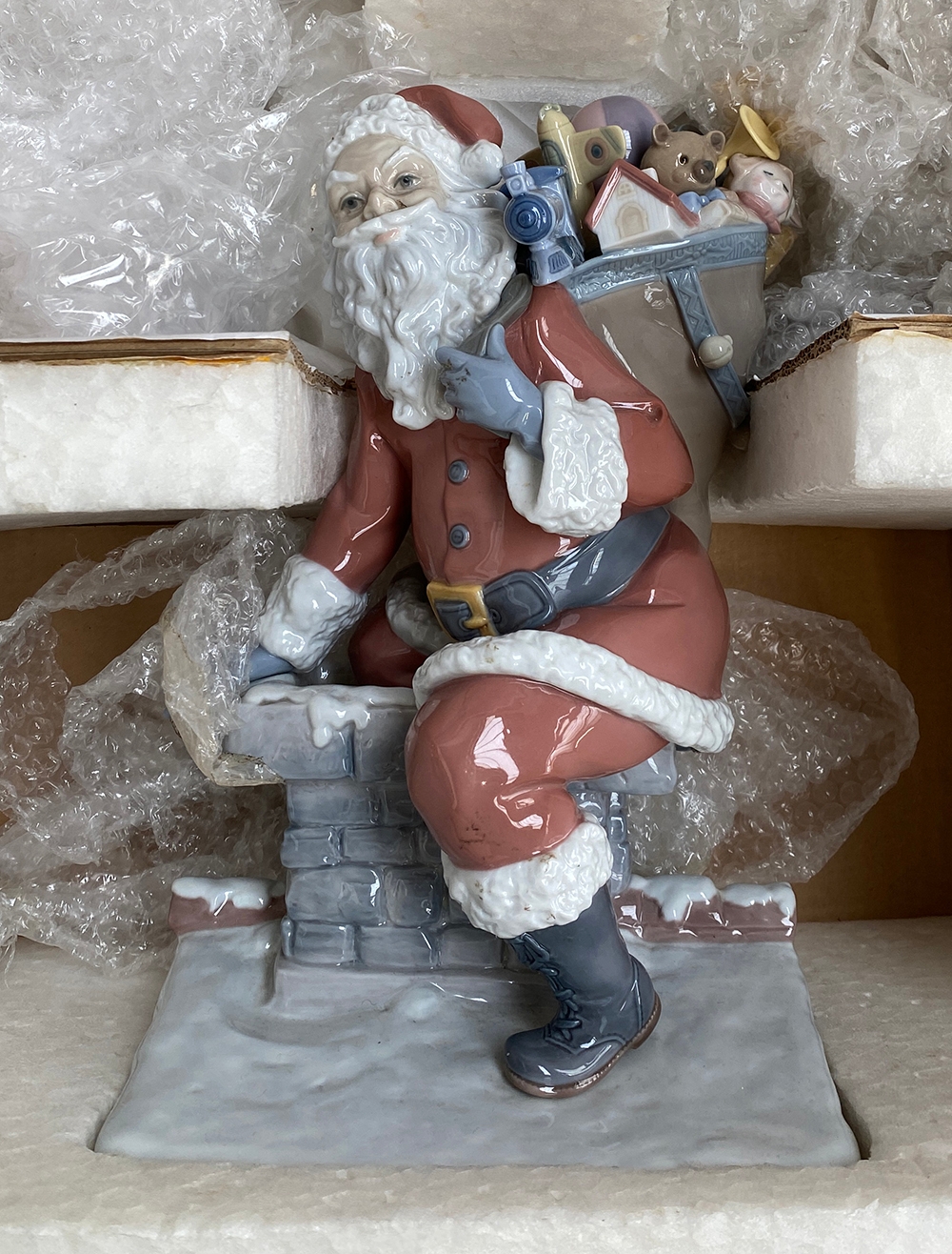 A Lladro figurine 'Down The Chimney Santa' limited edition 378/1500, sculpted by Francisco Polope, - Image 4 of 4