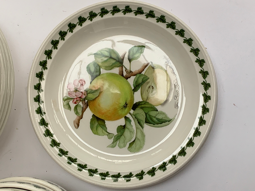 A Portmeirion 'Apple Harvest' part breakfast service to include teapot, fruitbowl, sugar bowl, bowls - Image 3 of 3
