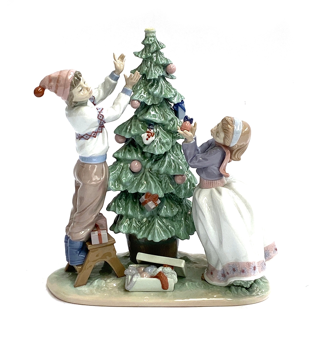 A Lladro figurine 'Trimming the Tree', no. 5897, 19cmH, in original box