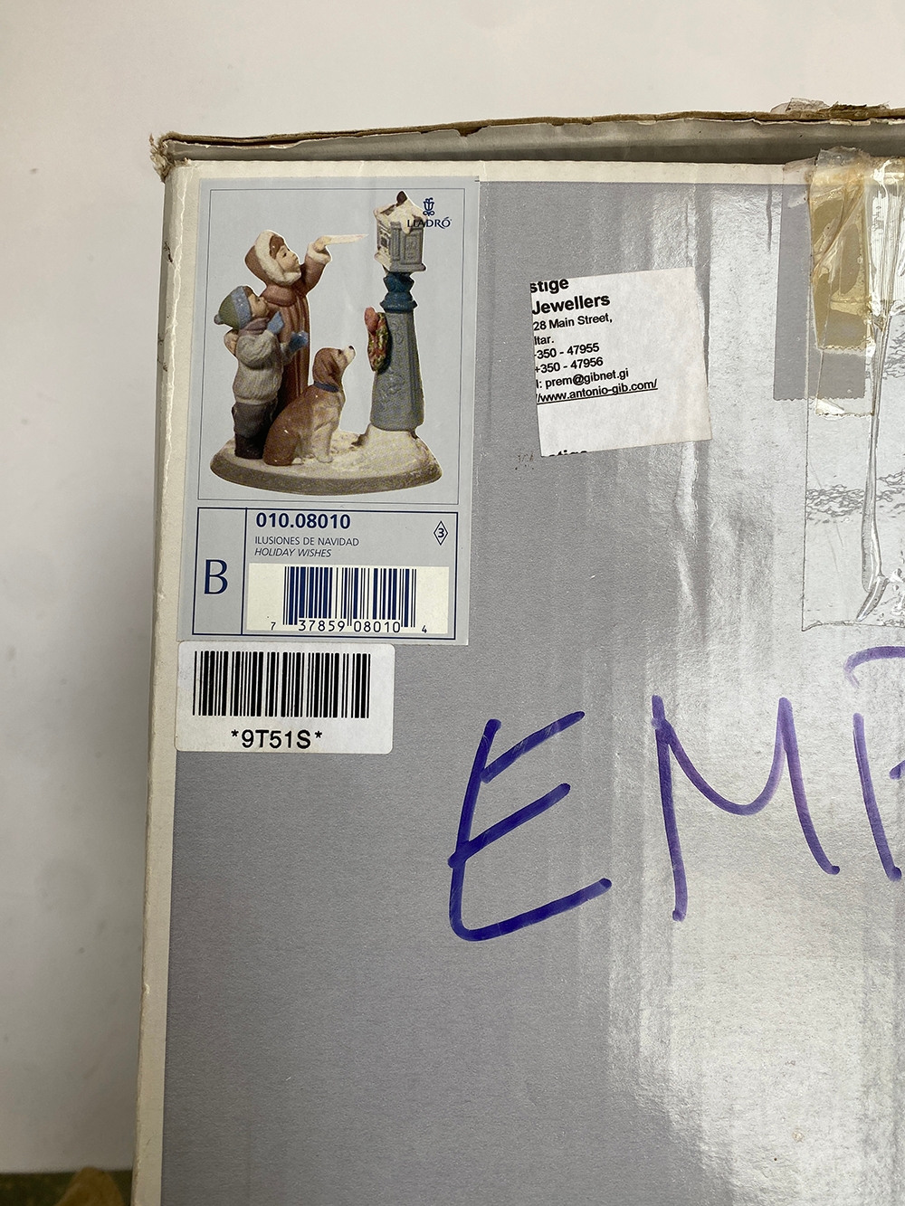 A Lladro figure group, 'Holiday Wishes', no. 8010, 25cmH, in original box - Image 4 of 4