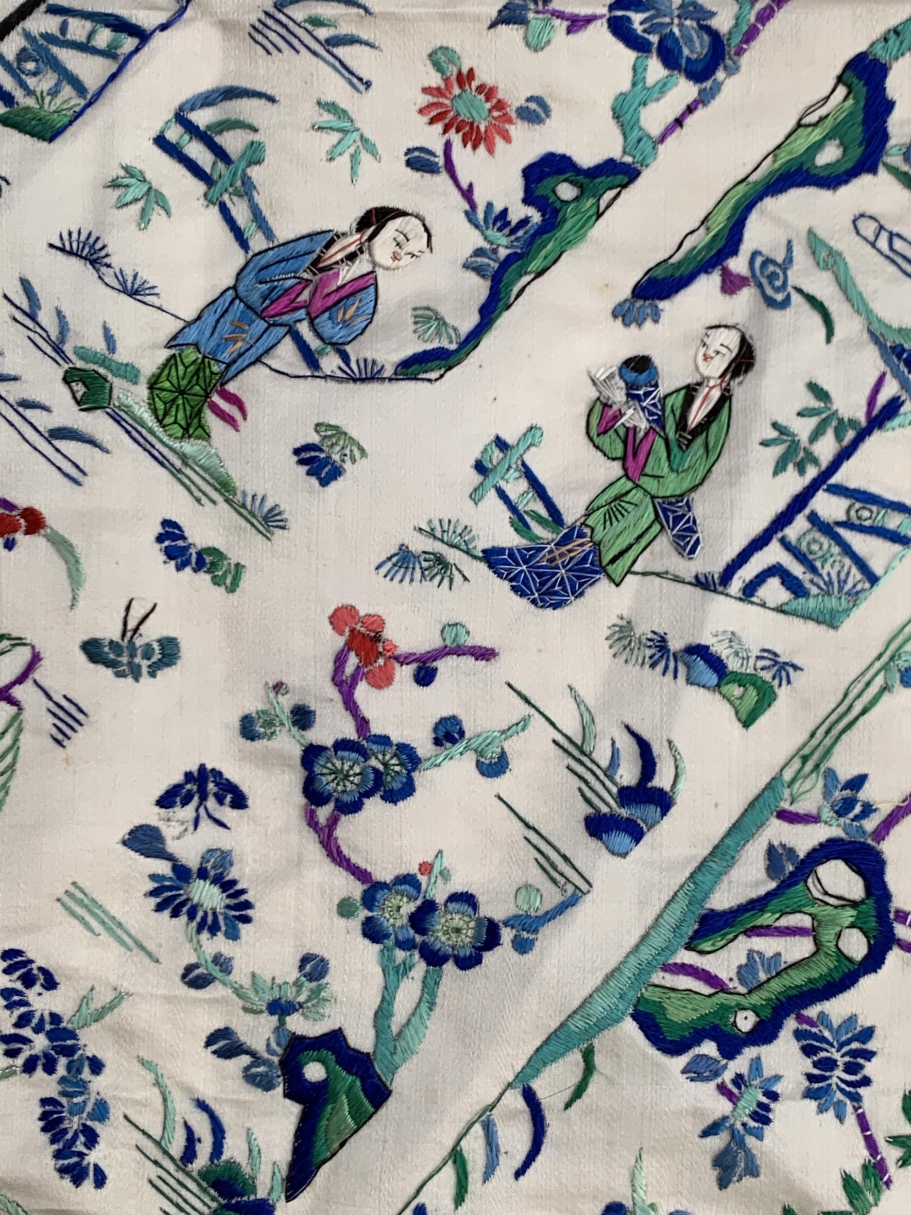 A collection of good Chinese silk embroidery, to include a late 19th/early 20th century uncut - Image 7 of 12