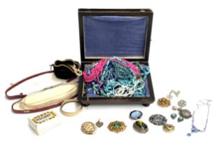 A quantity of jewellery to include faux pearls in fitted box, beaded necklaces, Czech gilt metal