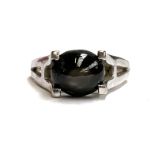 A 14ct white gold and star diopside cabochon ring, size N 1/4, 4.4g