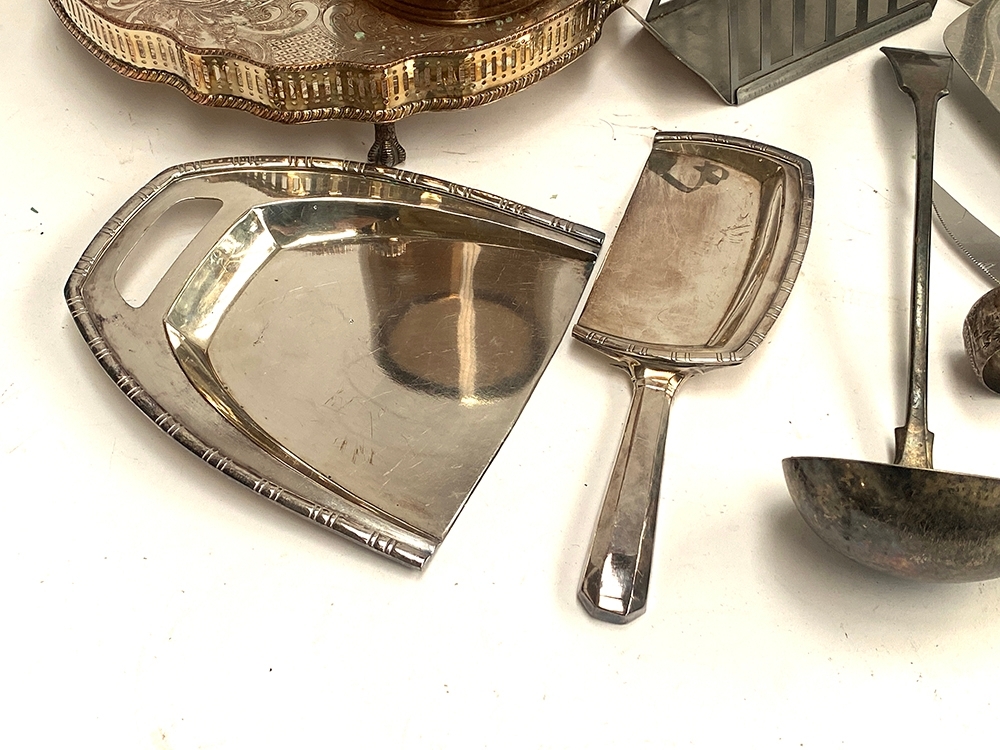 A mixed lot to include silver plated items, crumb sweep, Aesthetic movement silver napkin ring; - Image 2 of 3