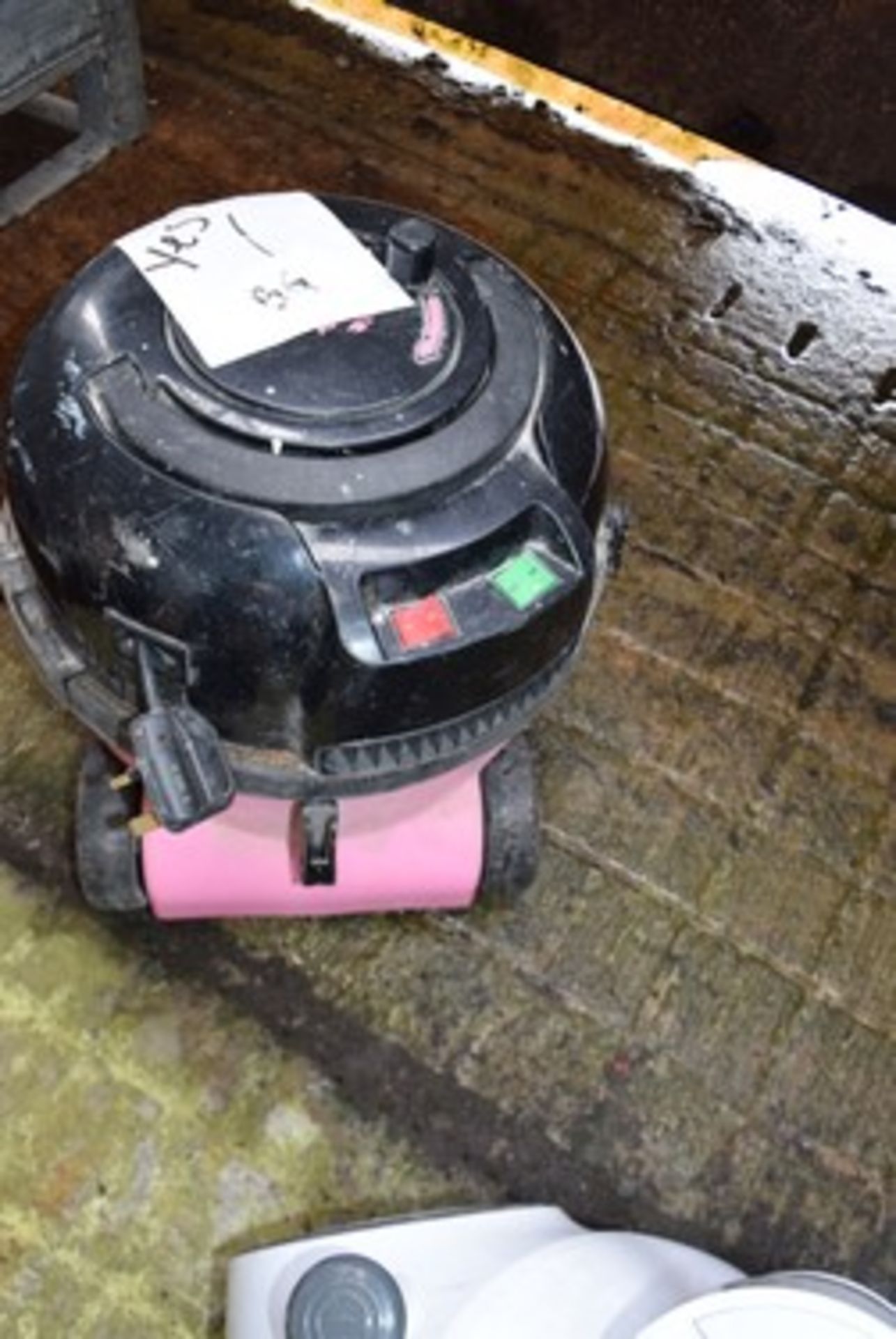 2 x vacuum cleaners 1 x Hetty, works but no pipes, together with 1 x Tesco bagless vacuum cleaner, - Image 3 of 4