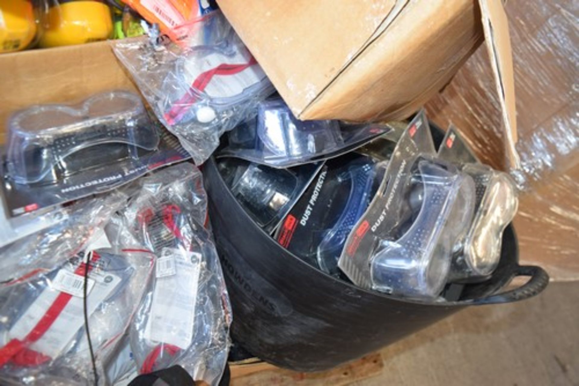 1 x pallet of assorted PPE wear, including ear defenders, goggles, etc. - second-hand (shed)(AD) - Image 3 of 6