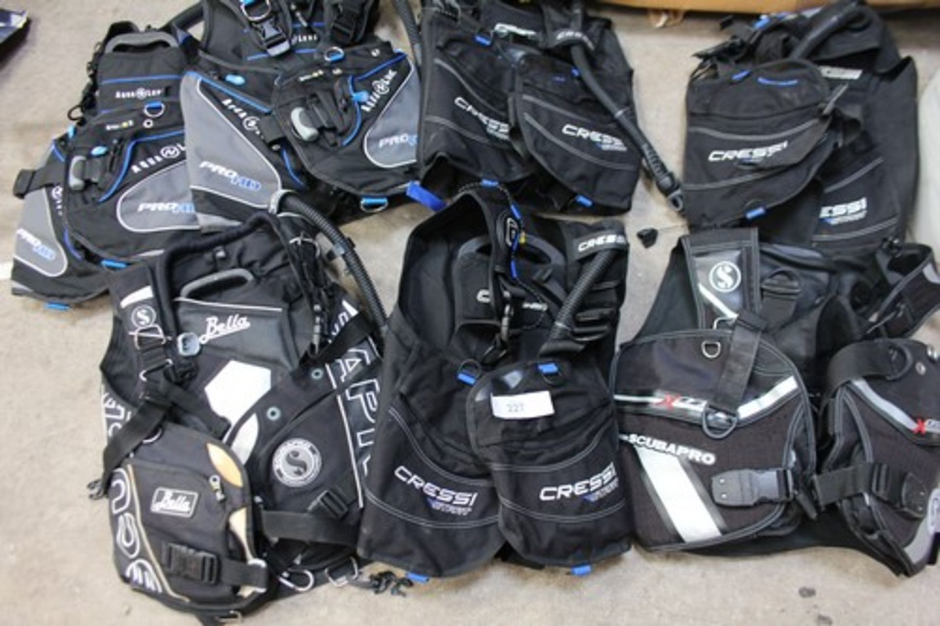 2 x Aqualung Pro HD BCD diving vests, size XS, 3 x Cressi Start BCD diving vests, size S, 1 x
