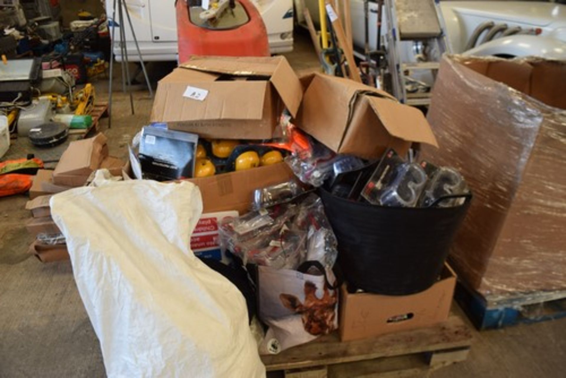 1 x pallet of assorted PPE wear, including ear defenders, goggles, etc. - second-hand (shed)(AD)