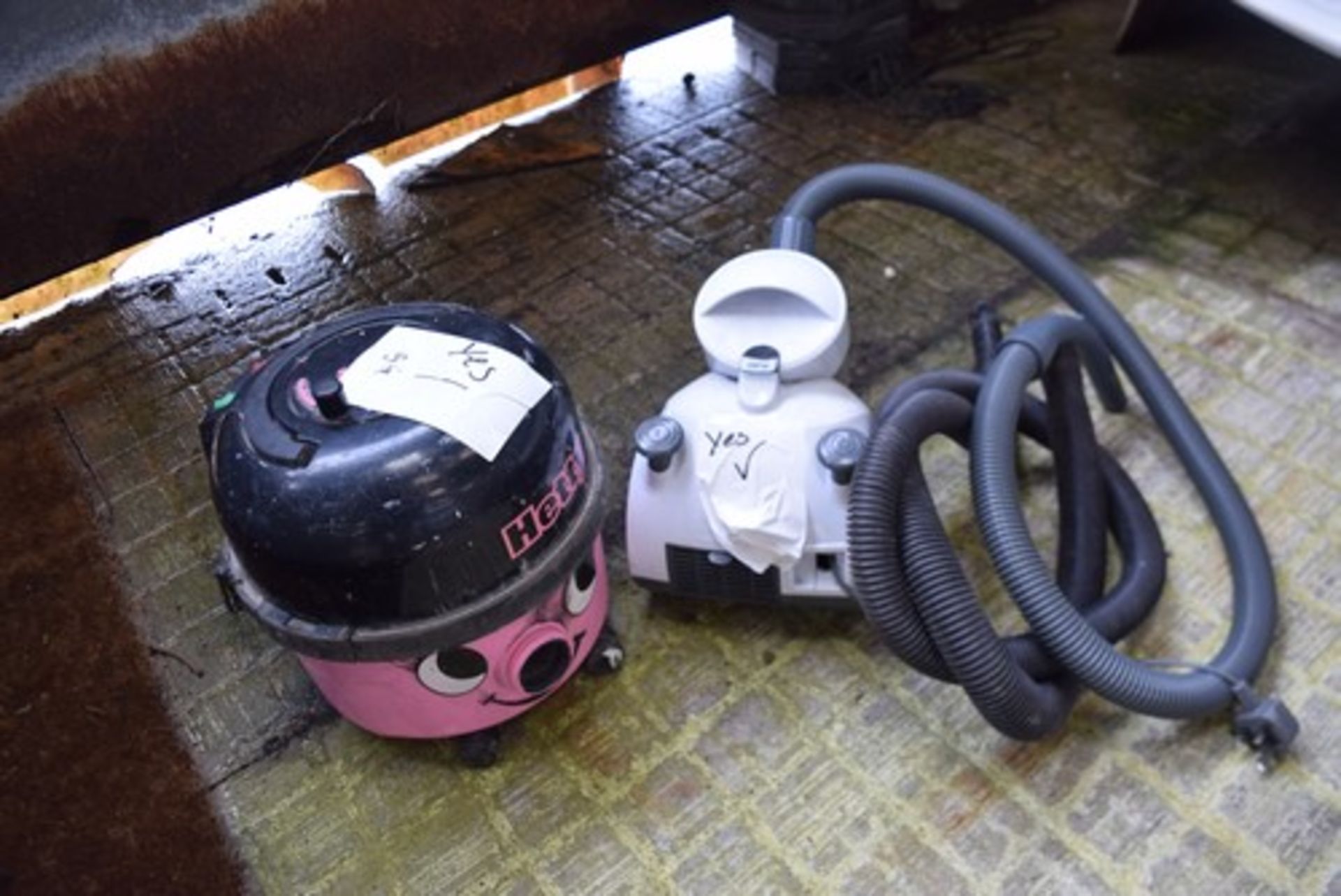 2 x vacuum cleaners 1 x Hetty, works but no pipes, together with 1 x Tesco bagless vacuum cleaner,